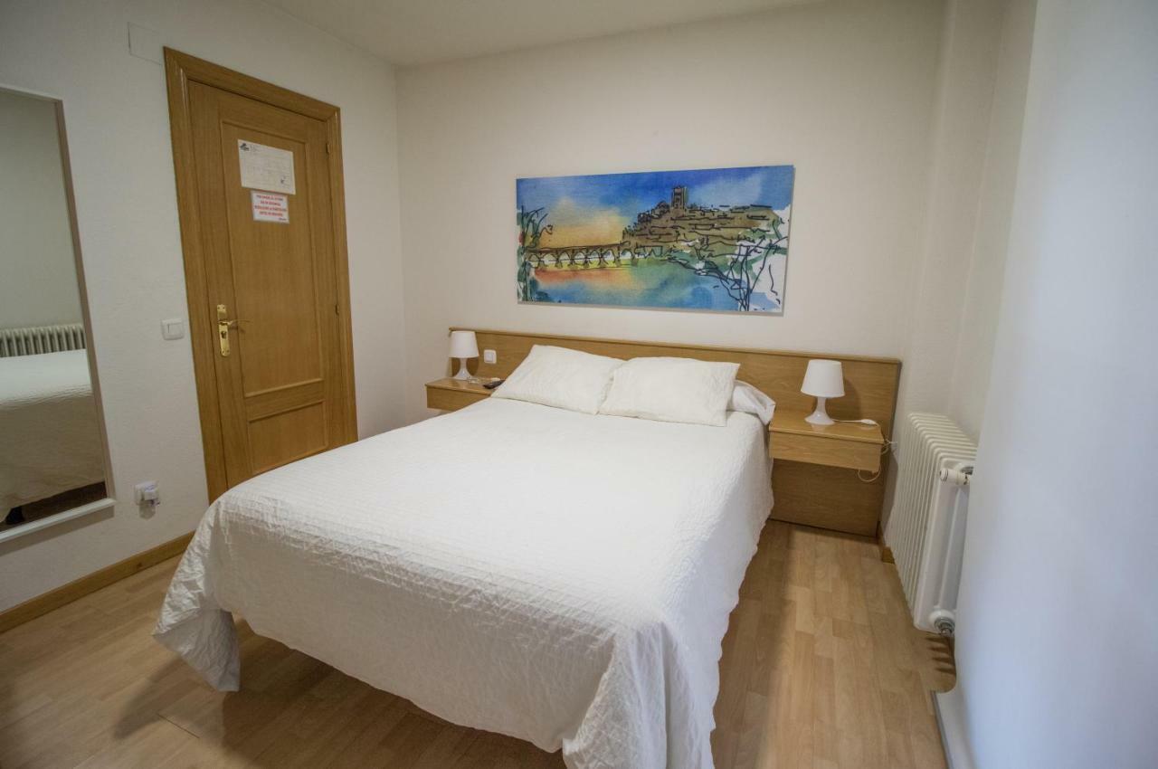 Pension Oasis Самора Екстер'єр фото